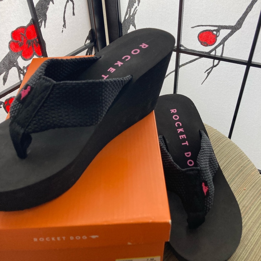 Authentic Rocket Dog Wedges sz 7 NWT